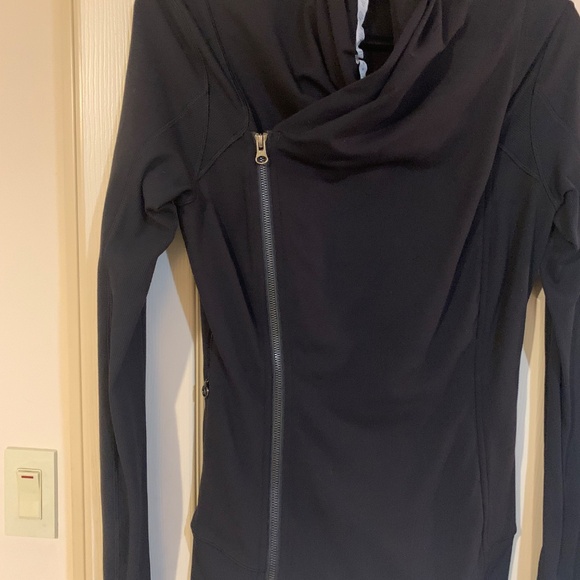LuLu Lemon Black Zip Jacket sz 8 - Picture 2 of 8